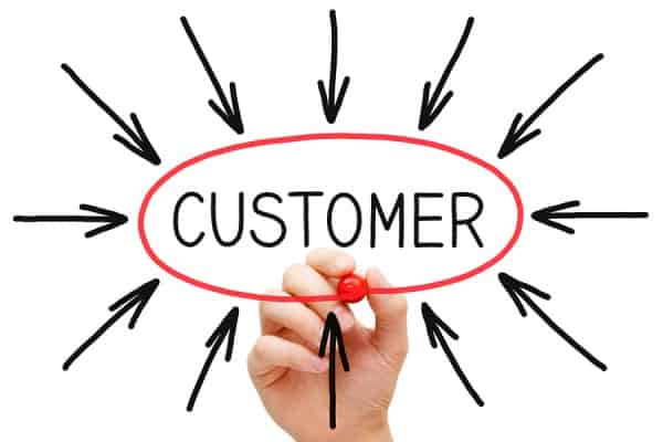 Customer và Consumer trong marketing khác nhau như thế nào?